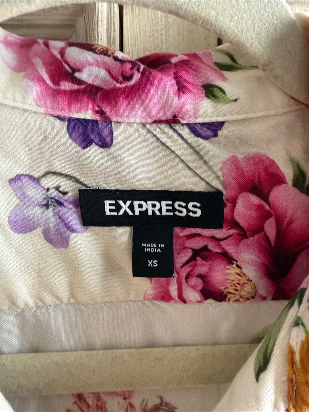 Express White Short-Sleeve Floral Button-Down Shirt - Picture 2 of 2